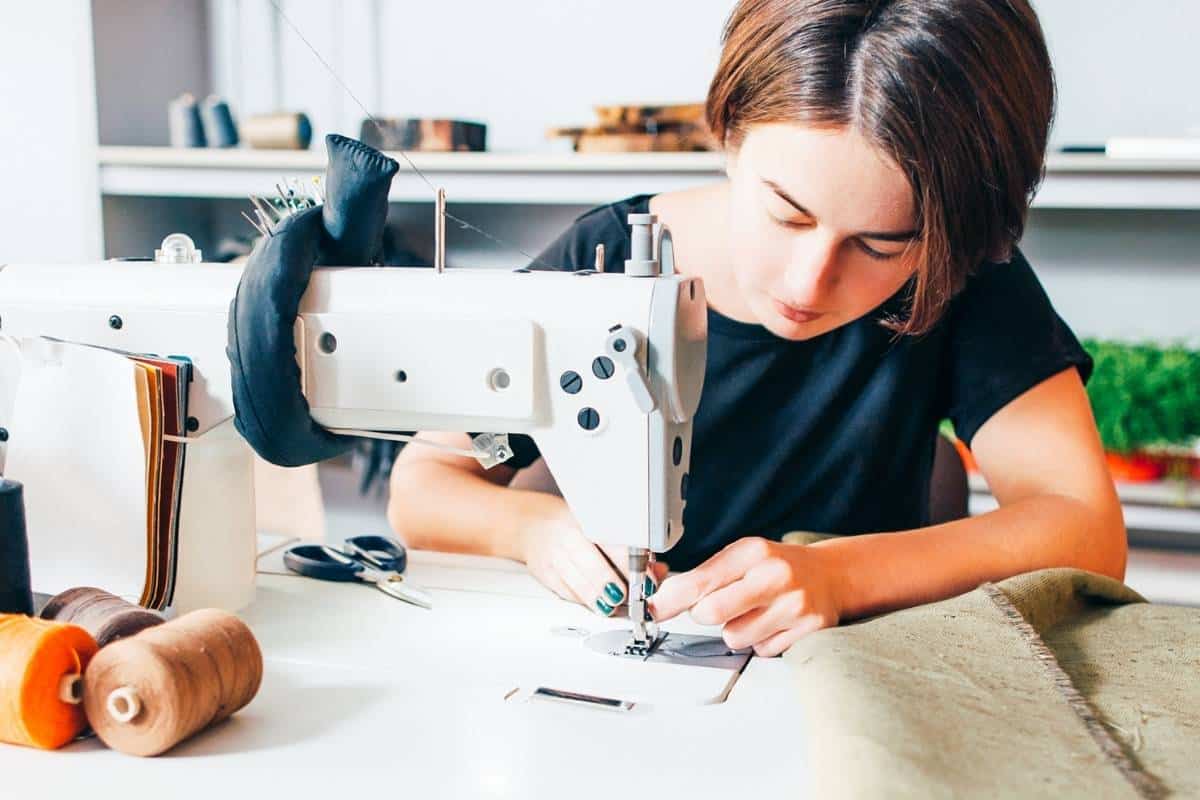 ¿Qué se necesita para fabricar ropa? Equipos, materiales, etc.