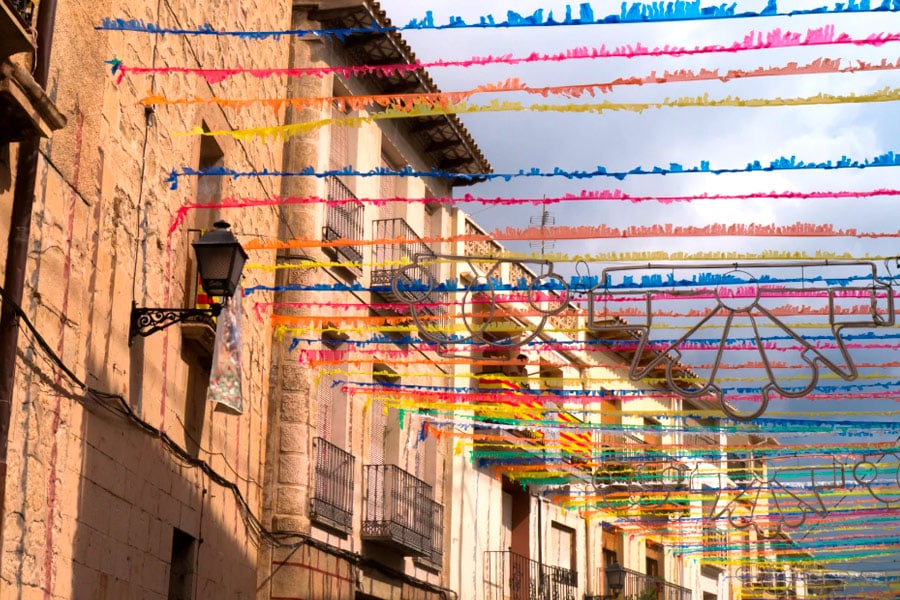 Pueblo en fiestas