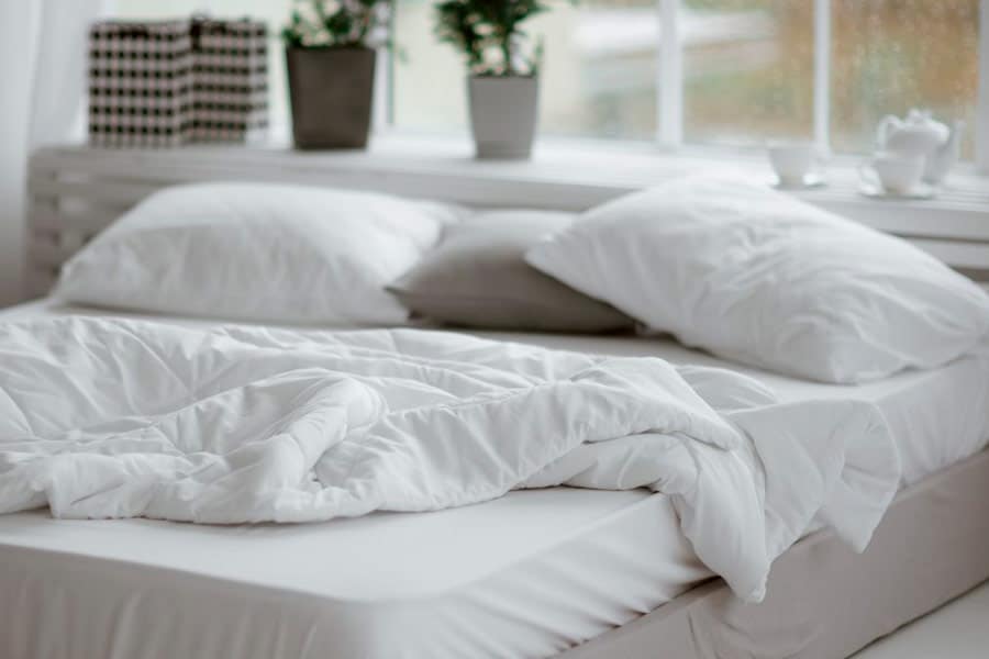 Cama con edredón nórdico