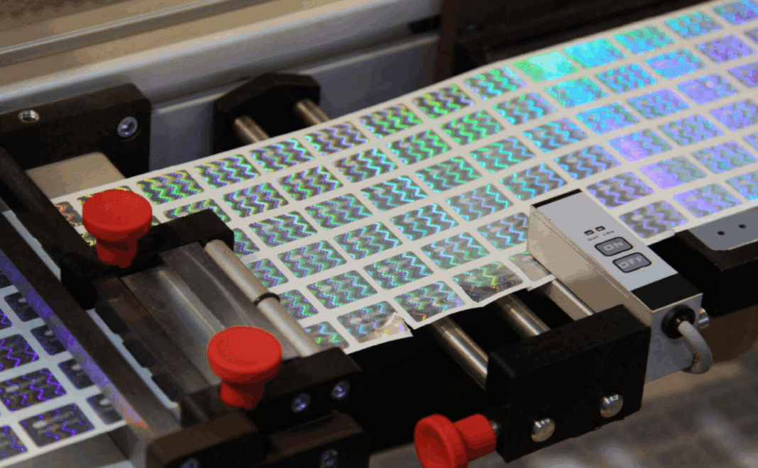 Etiquetas adhesivas de seguridad y hologramas personalizados protegiendo productos de marca contra falsificaciones Etiquetas adhesivas de seguridad y hologramas personalizados protegiendo productos de marca contra falsificaciones